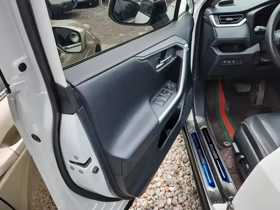 Toyota RAV4 — фото 6