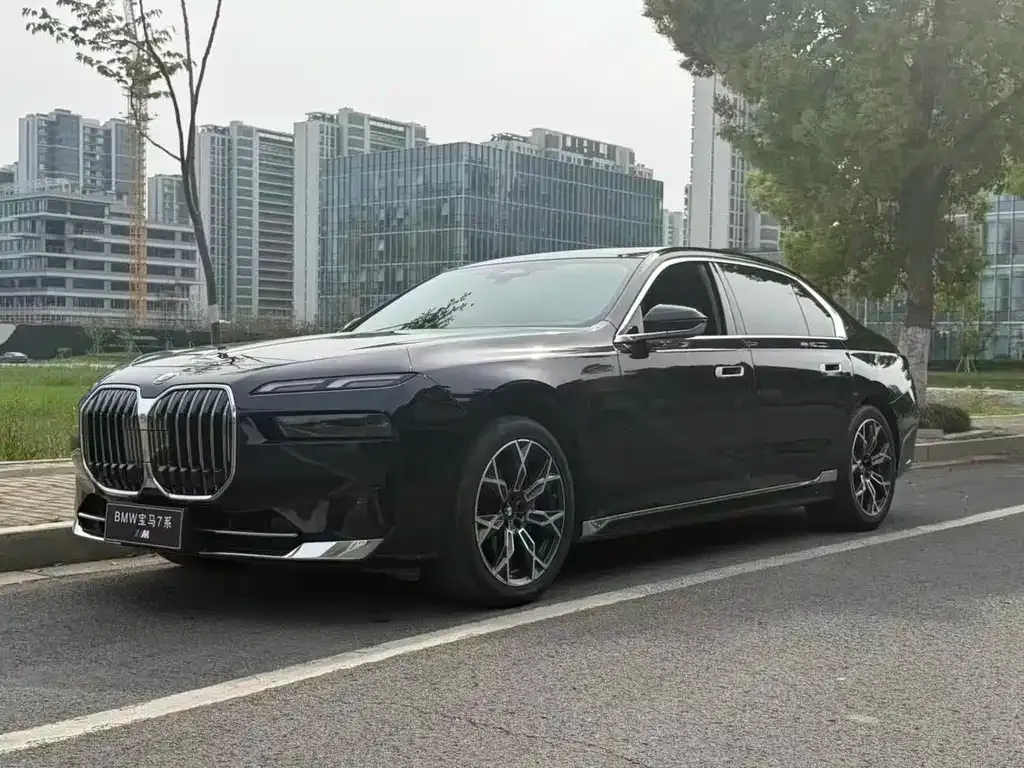 BMW 7 Series — фото 1