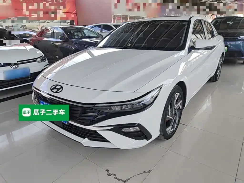 Hyundai Elantra — фото 1