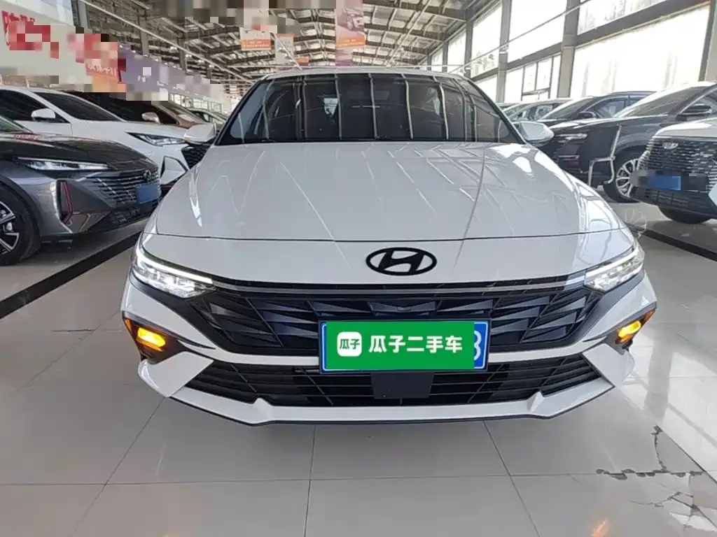 Hyundai Elantra — фото 5