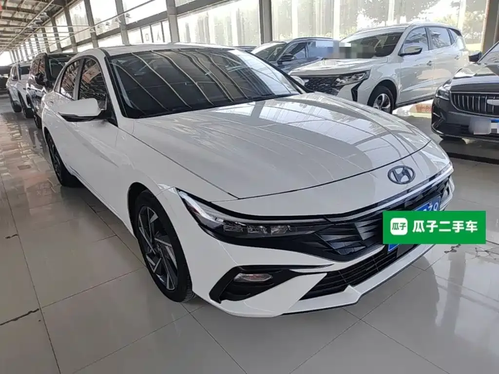 Hyundai Elantra — фото 2