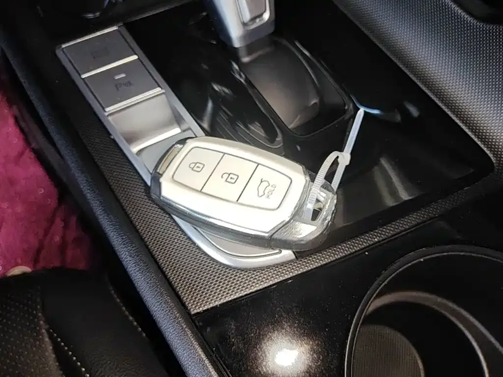 Hyundai Elantra — фото 9