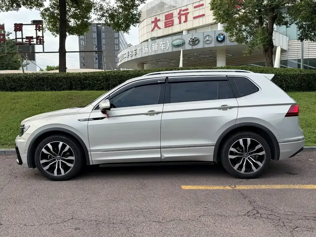 Volkswagen Tiguan L — фото 7