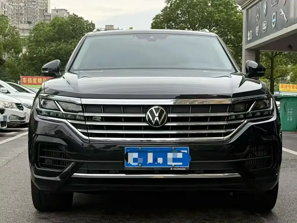 Volkswagen Touareg — фото 9