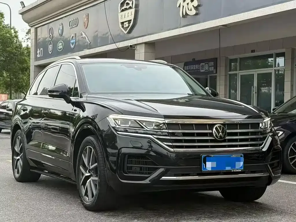 Volkswagen Touareg — фото 8