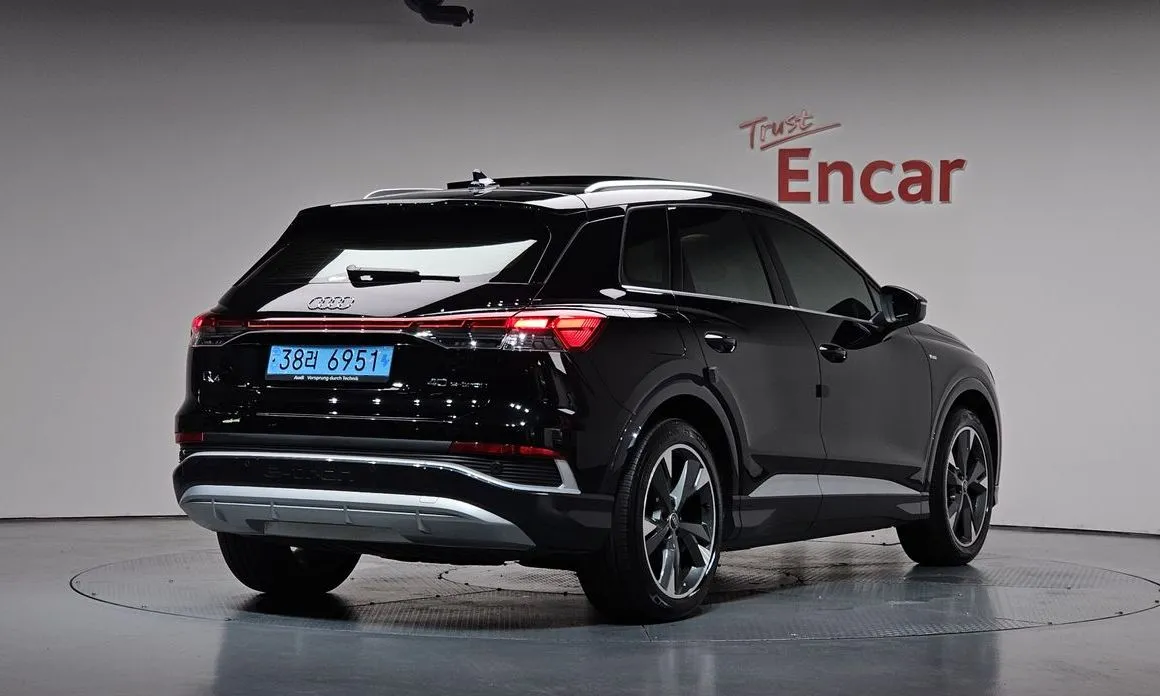 Audi Q4 e-tron — фото 2