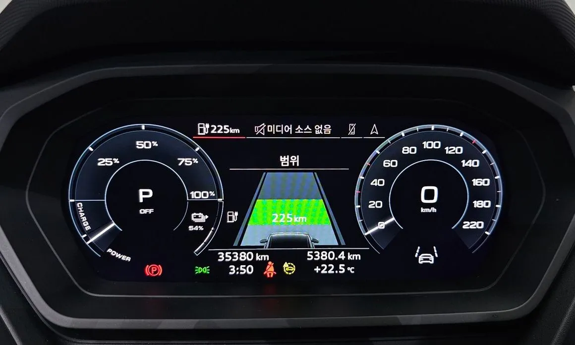 Audi Q4 e-tron — фото 10
