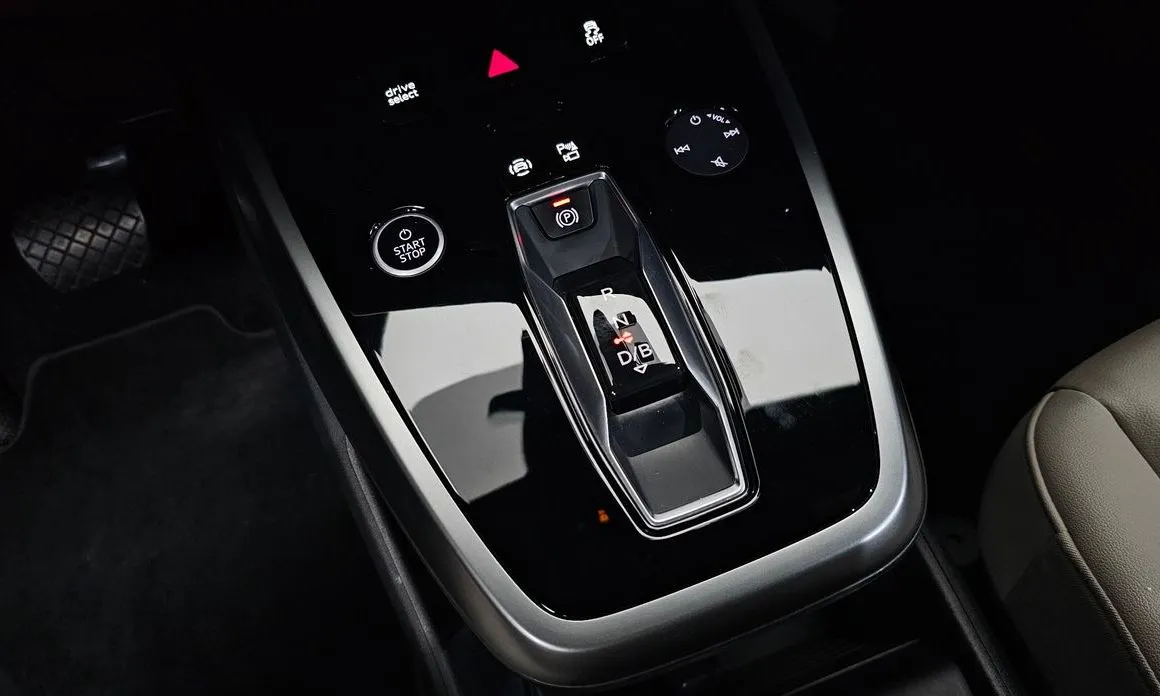 Audi Q4 e-tron — фото 3