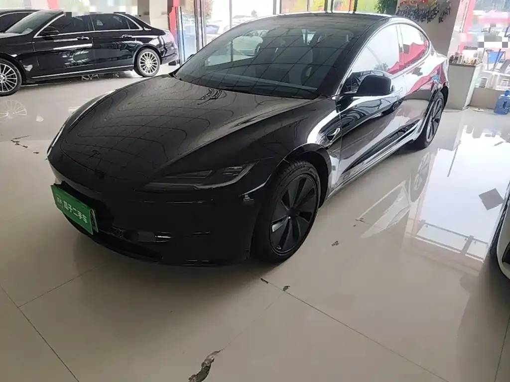 Tesla Model 3 — фото 1