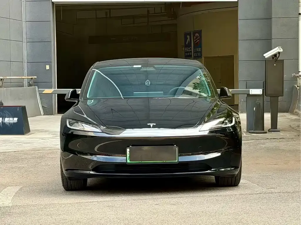 Tesla Model 3 — фото 4