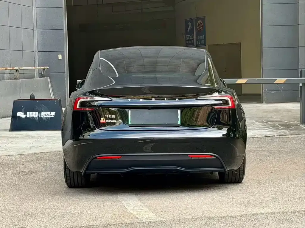 Tesla Model 3 — фото 8