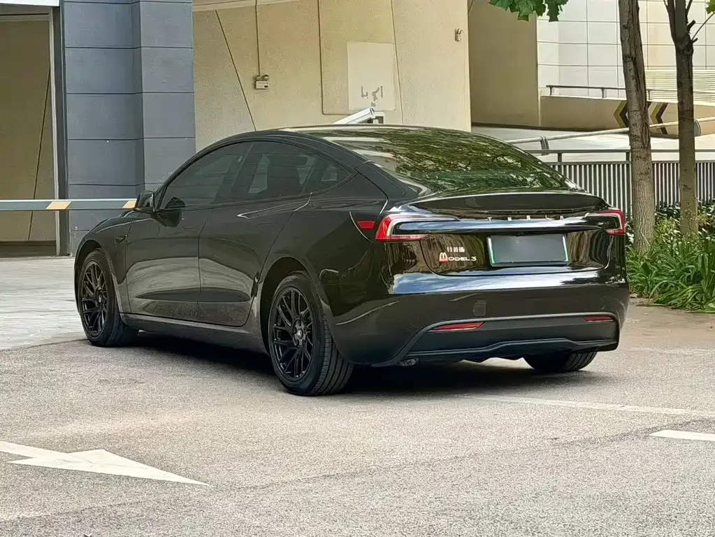 Tesla Model 3 — фото 9
