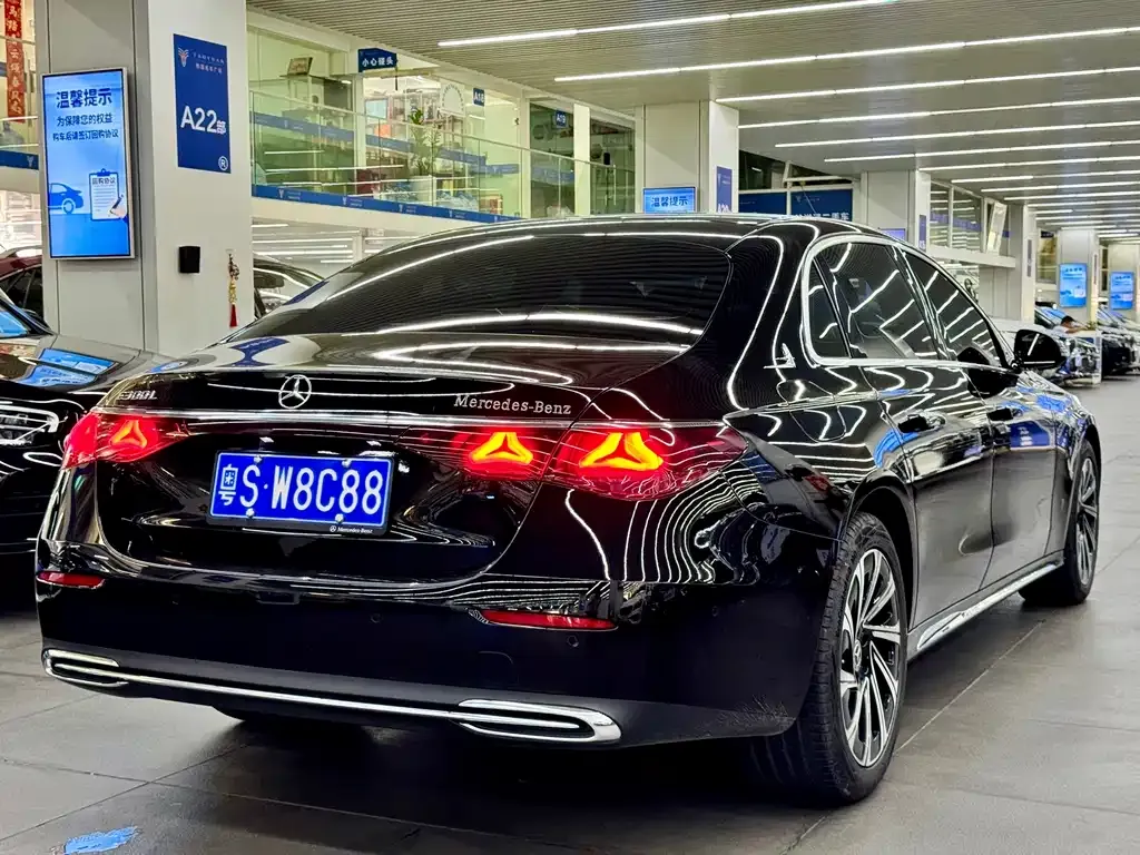 Mercedes-Benz E-Class — фото 4
