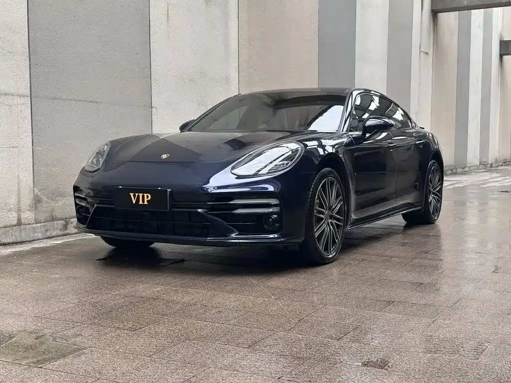 Porsche Panamera — фото 1