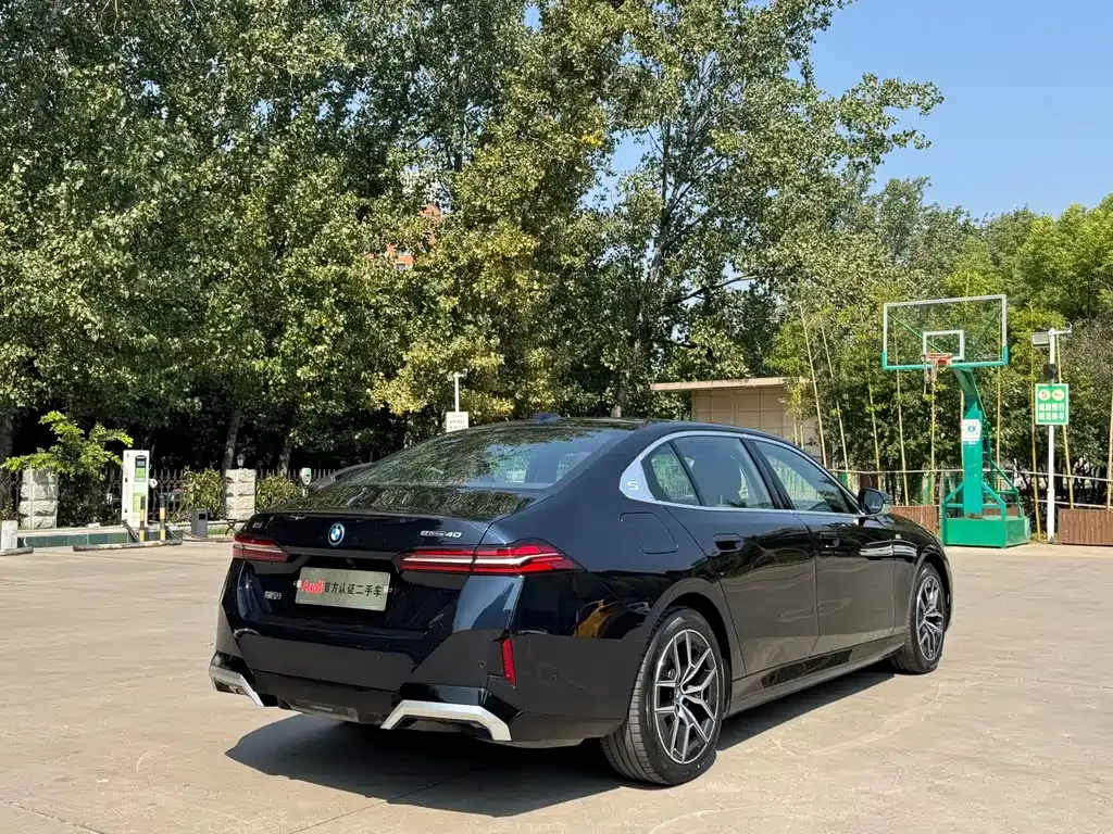 BMW i5 — фото 9