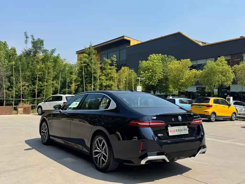 BMW i5 — фото 10