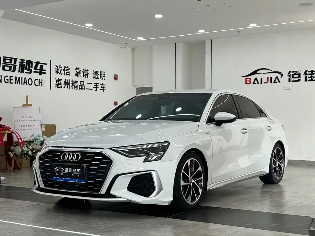 Audi A3 — фото 1