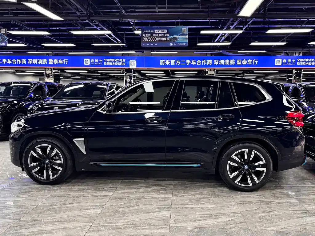 BMW iX3 — фото 9