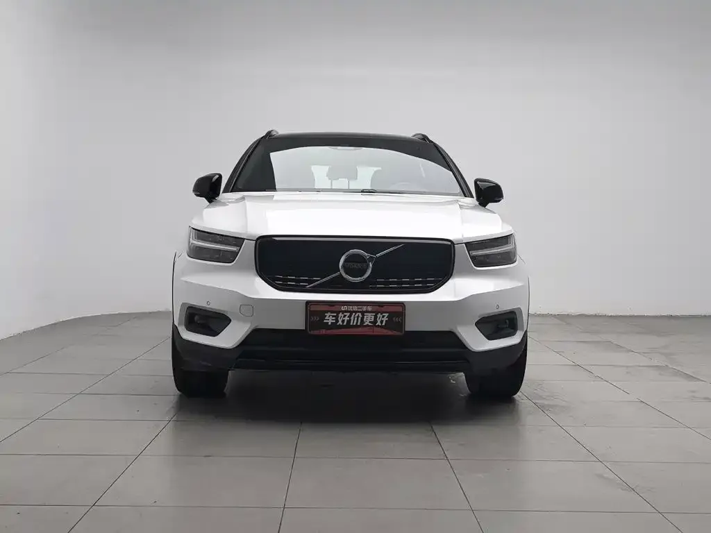 Volvo XC40 — фото 9