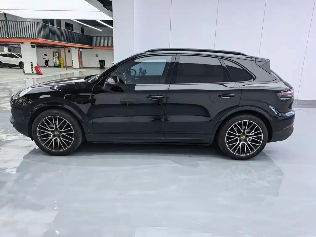 Porsche Cayenne — фото 2