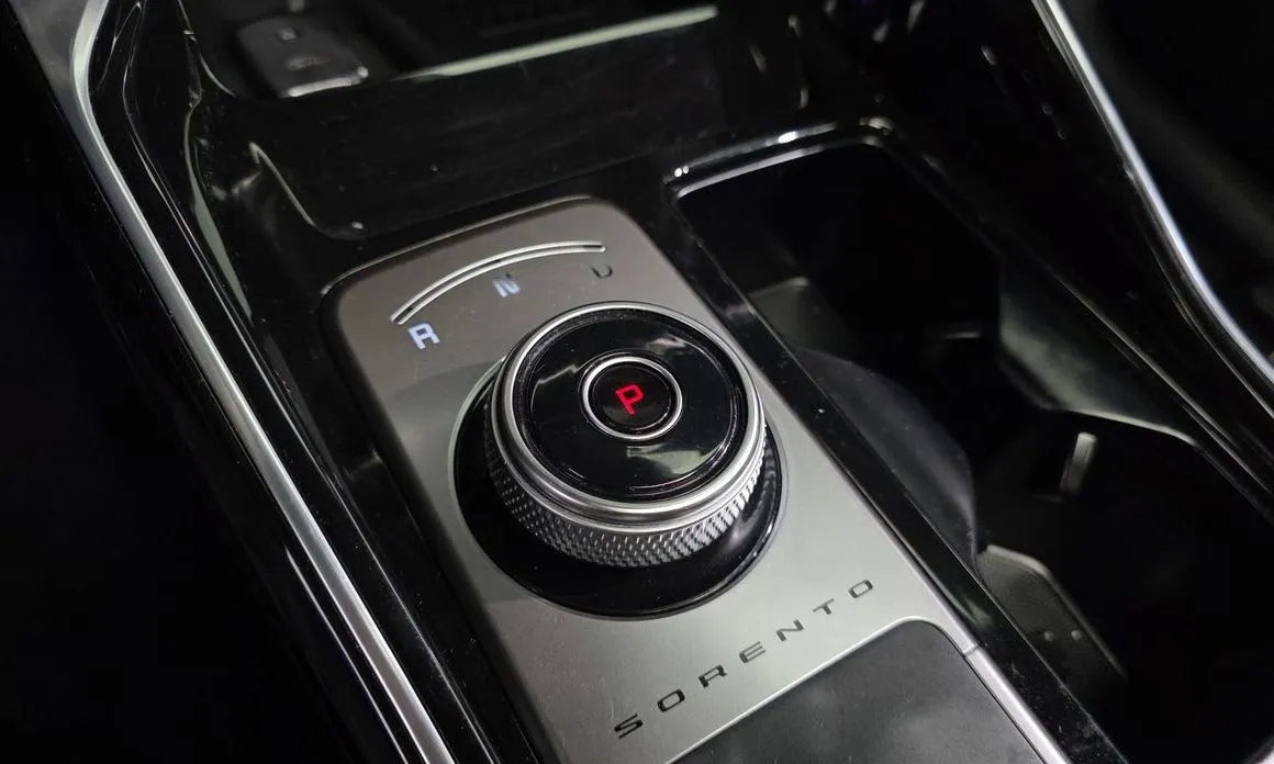 Kia Sorento — фото 6