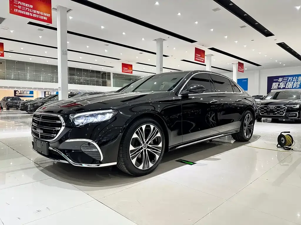 Mercedes-Benz E-Class — фото 1