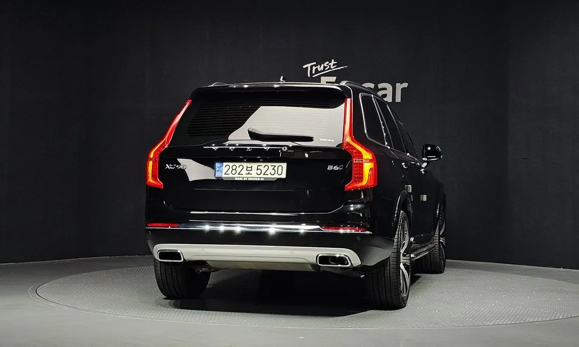 Volvo XC90 — фото 9
