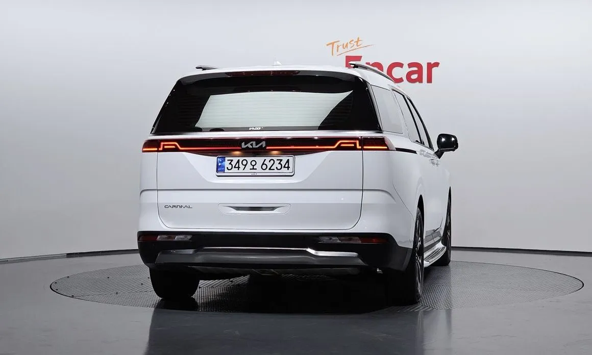 Kia Carnival — фото 10