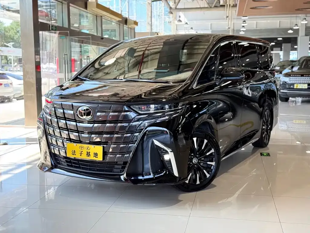 Toyota Alphard — фото 1