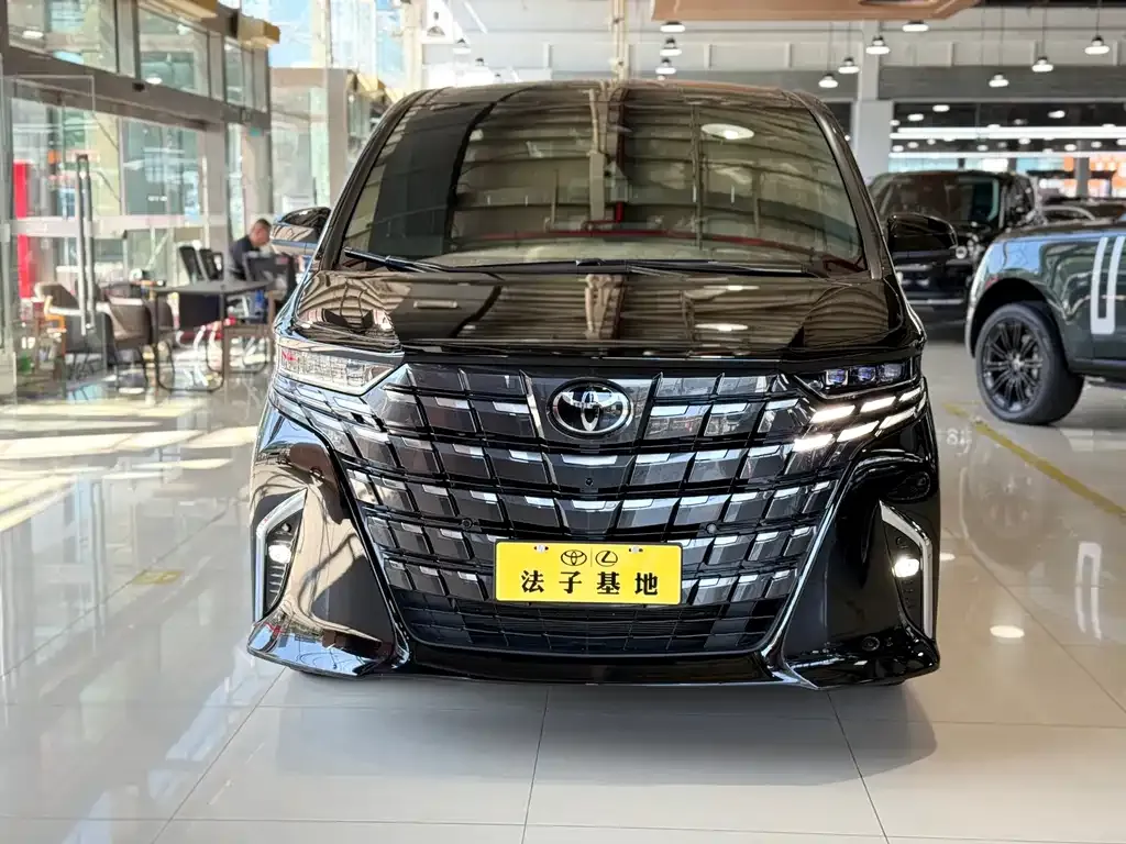 Toyota Alphard — фото 4