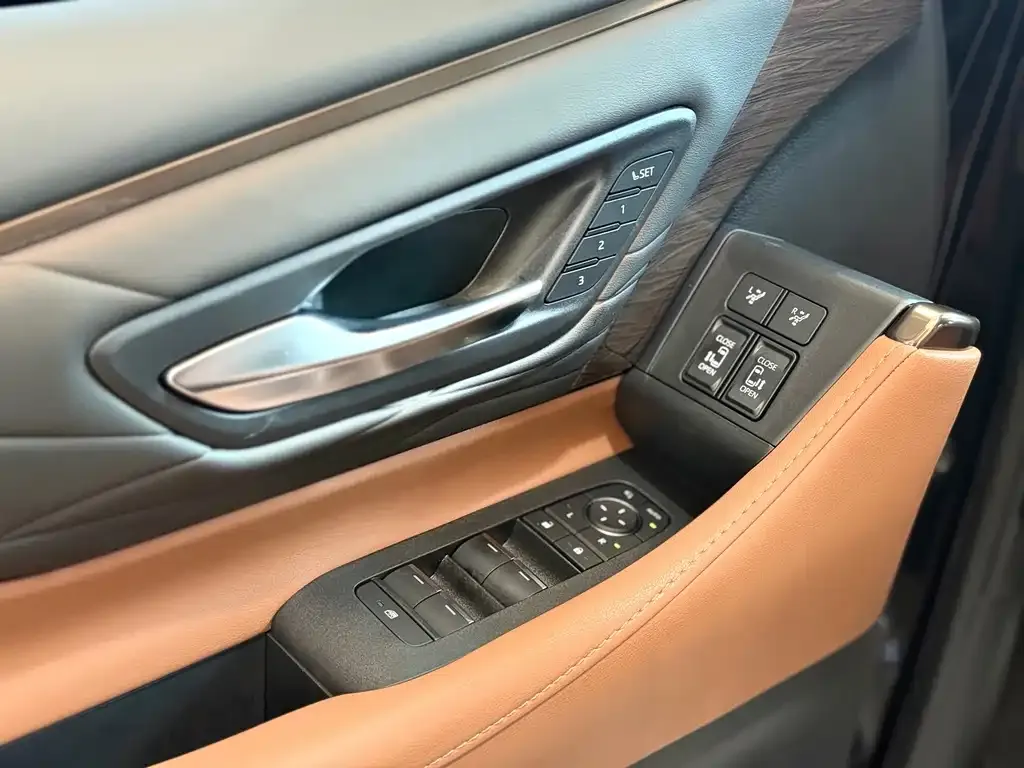 Toyota Alphard — фото 3