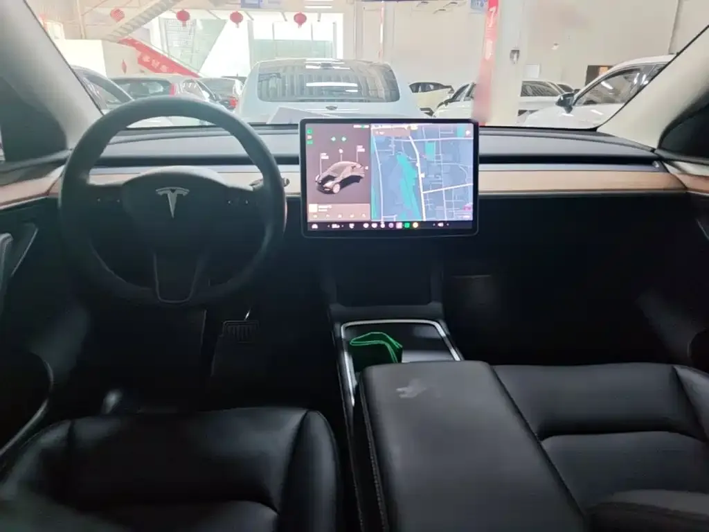 Tesla Model Y — фото 2