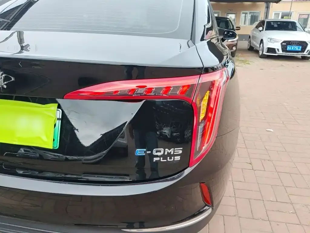 Hongqi E-QM5 — фото 3