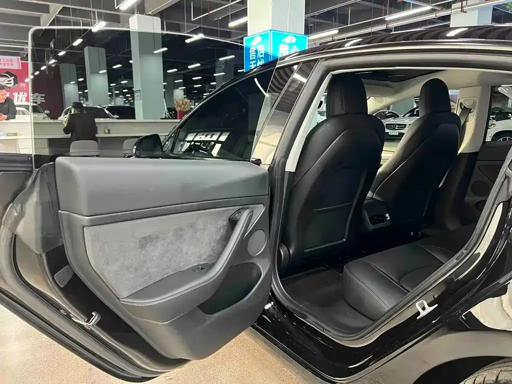 Tesla Model 3 — фото 8