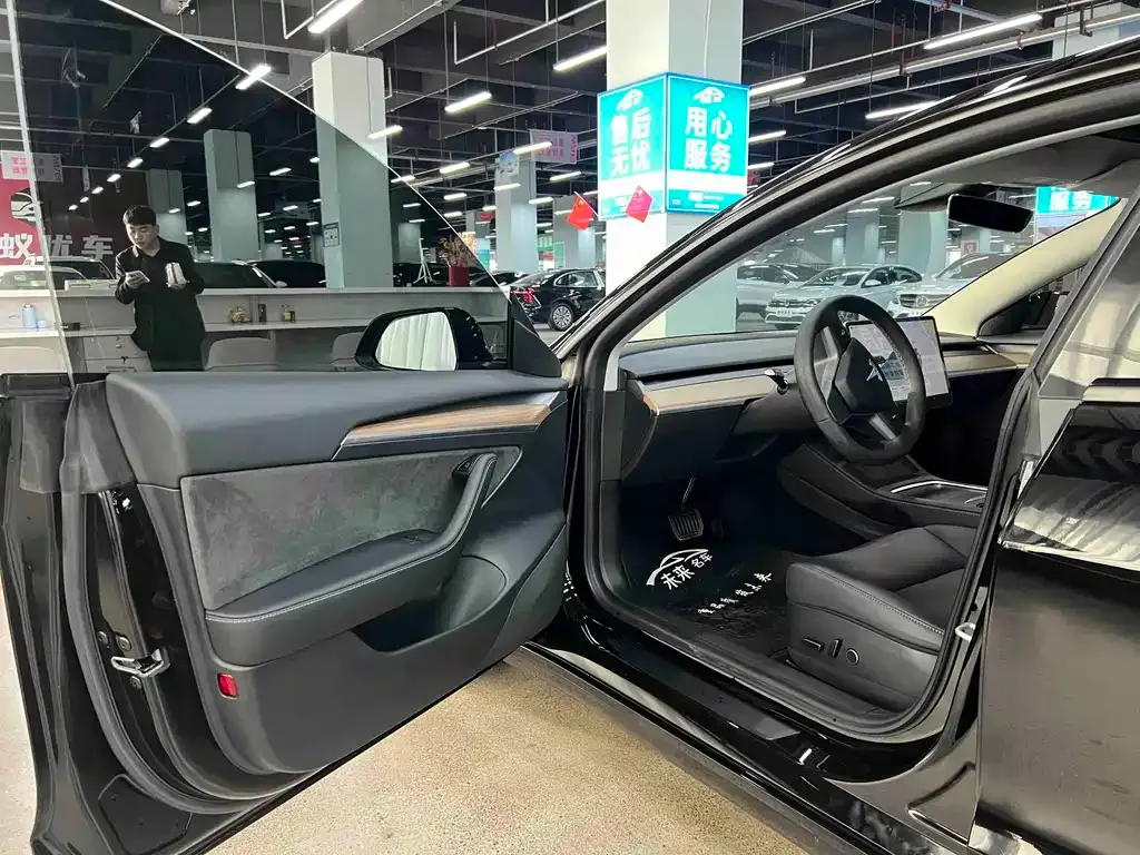 Tesla Model 3 — фото 6