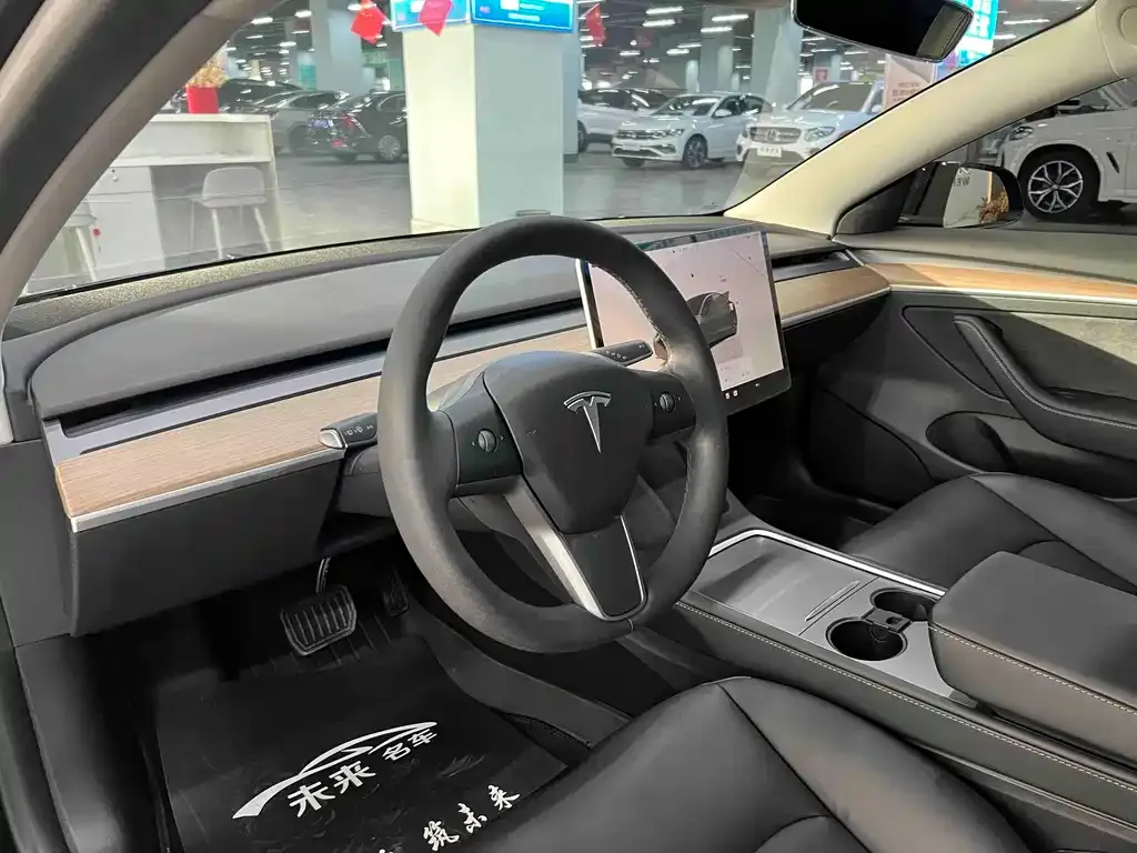 Tesla Model 3 — фото 9