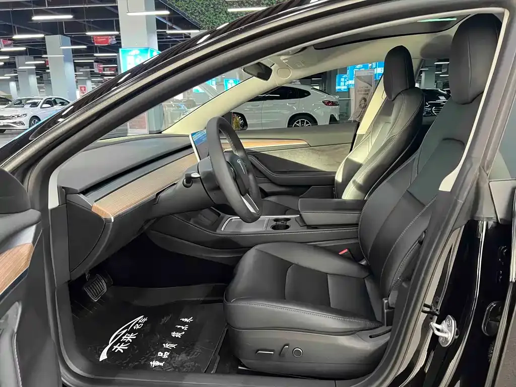 Tesla Model 3 — фото 10