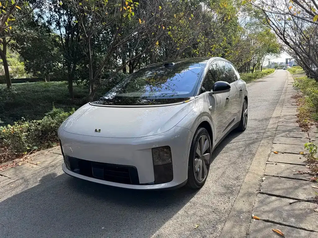 Li Auto Li i8 — фото 1