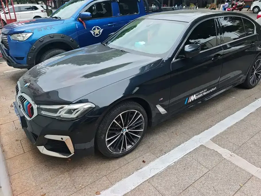 BMW 5 Series — фото 1