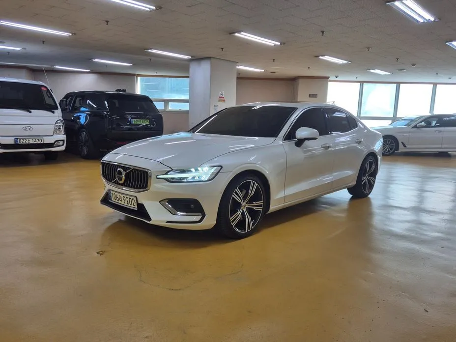 Volvo S60 — фото 1