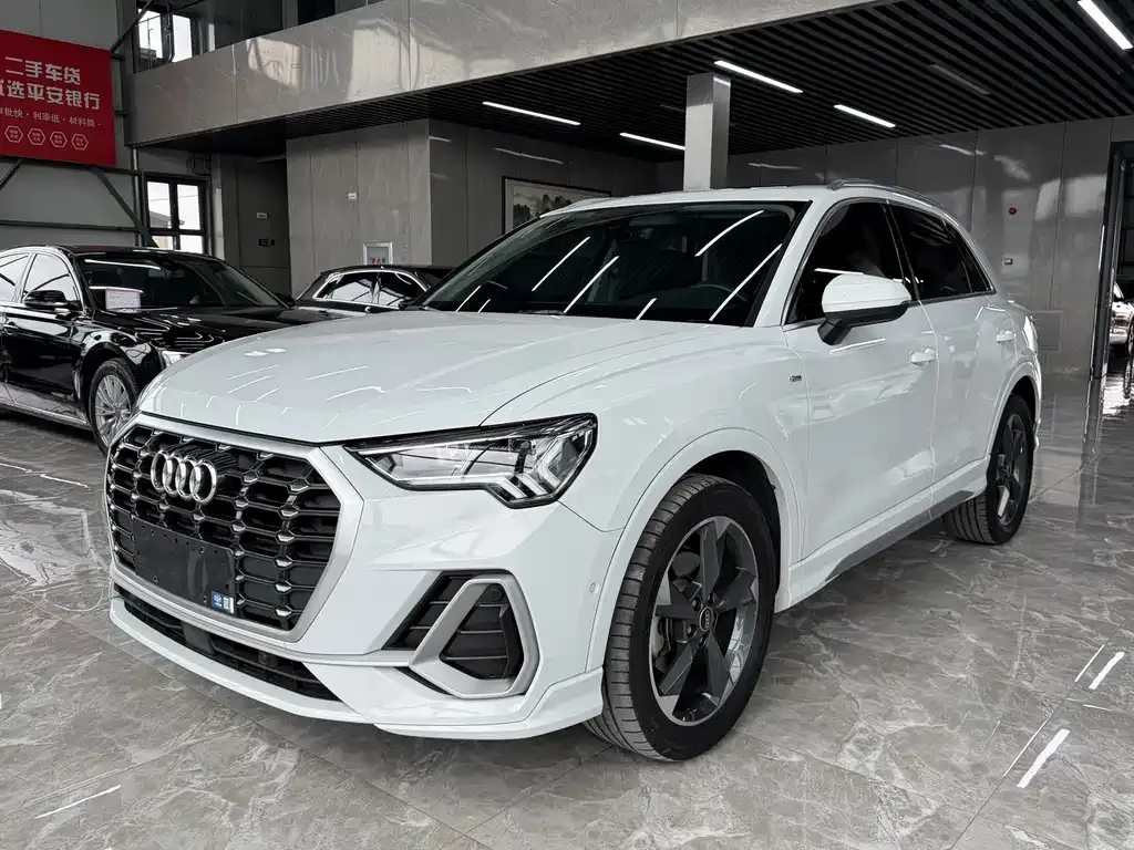 Audi Q3 — фото 1