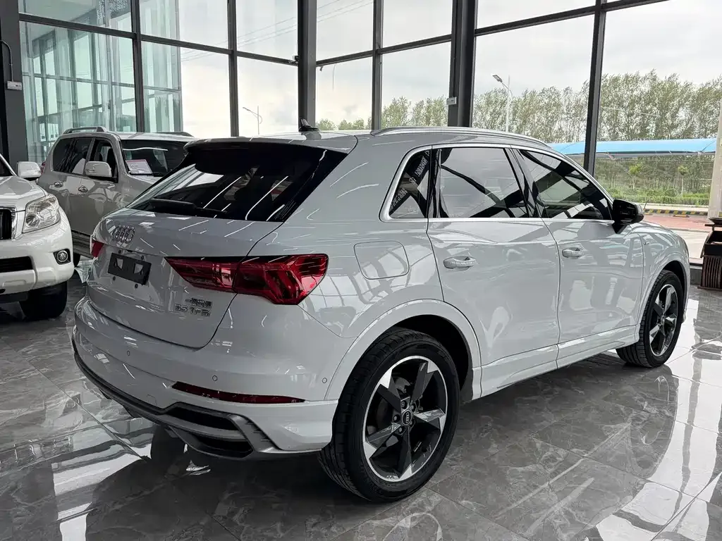 Audi Q3 — фото 10