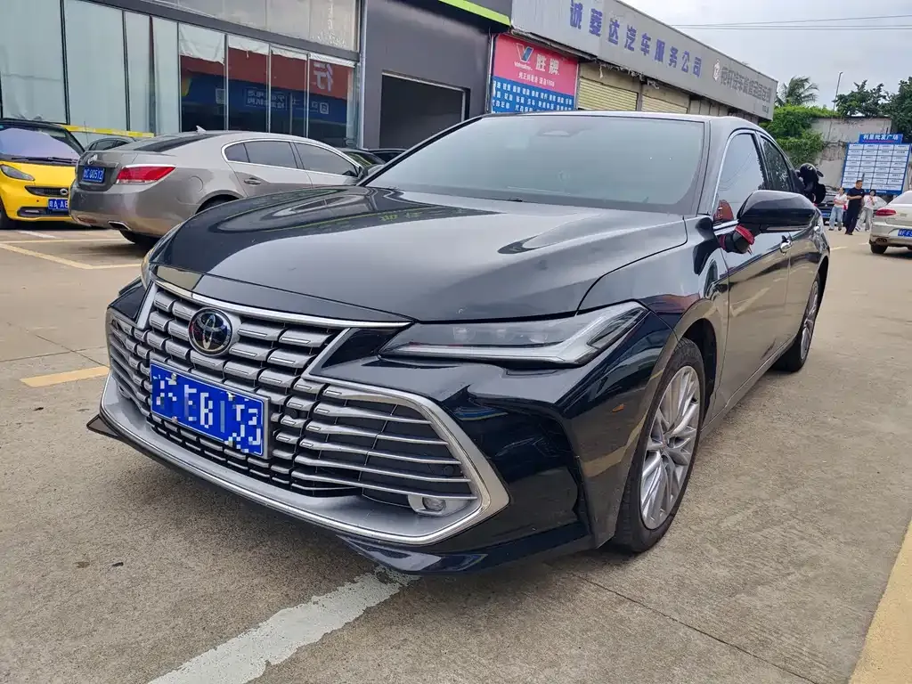 Toyota Avalon — фото 1