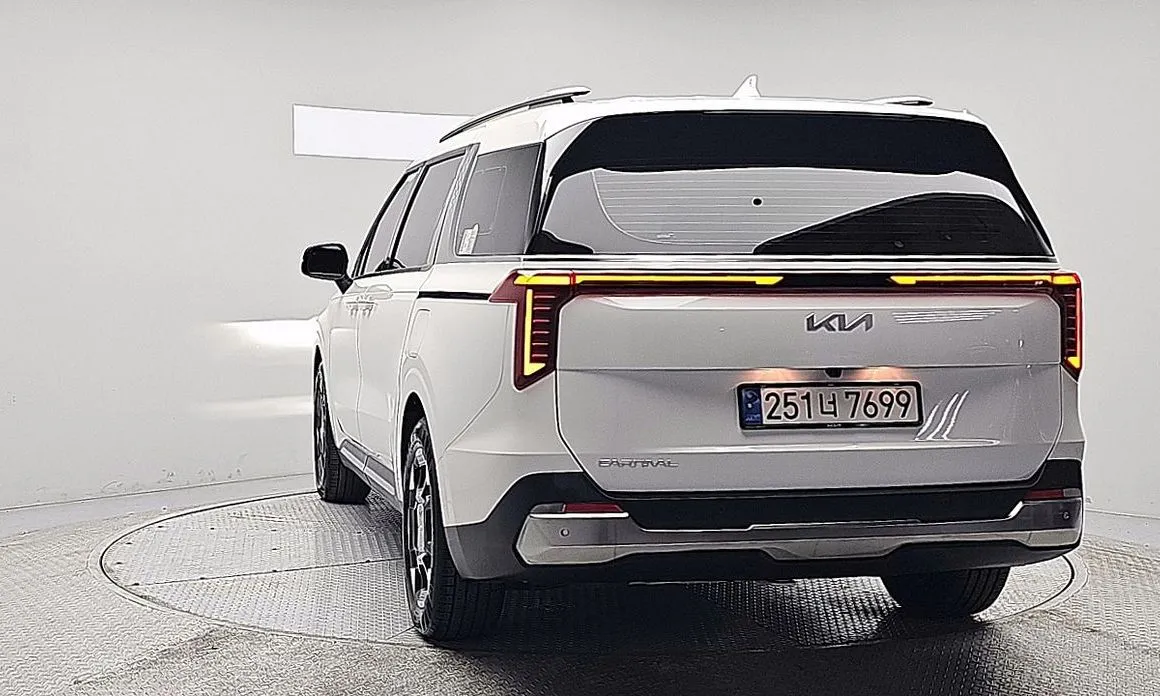 Kia Carnival — фото 10