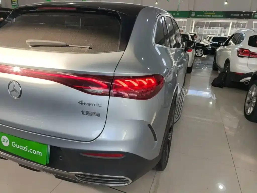 Mercedes-Benz EQE SUV — фото 10