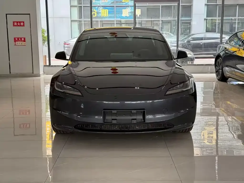 Tesla Model 3 — фото 8