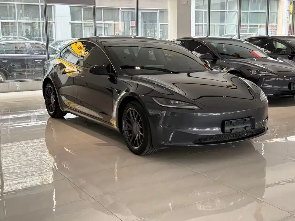 Tesla Model 3 — фото 10