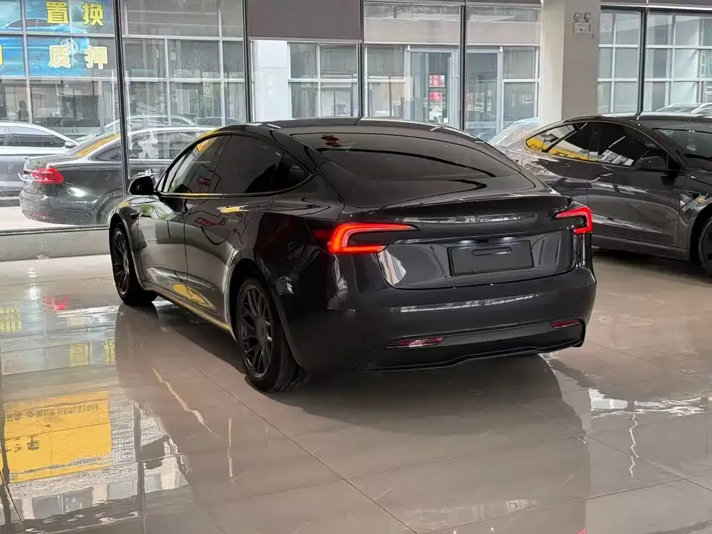 Tesla Model 3 — фото 3