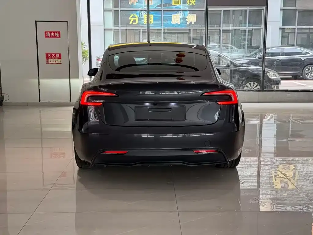 Tesla Model 3 — фото 6