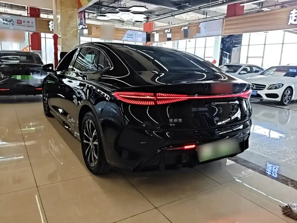 BYD Seal — фото 2